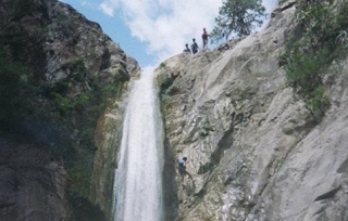 En lo alto del barranco